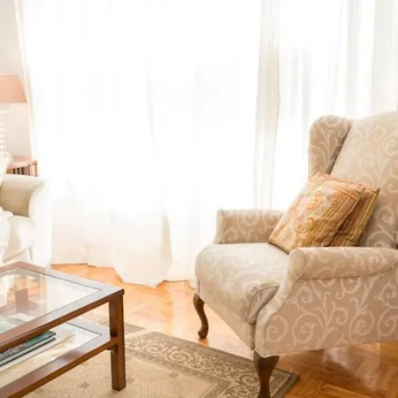 - Apartament